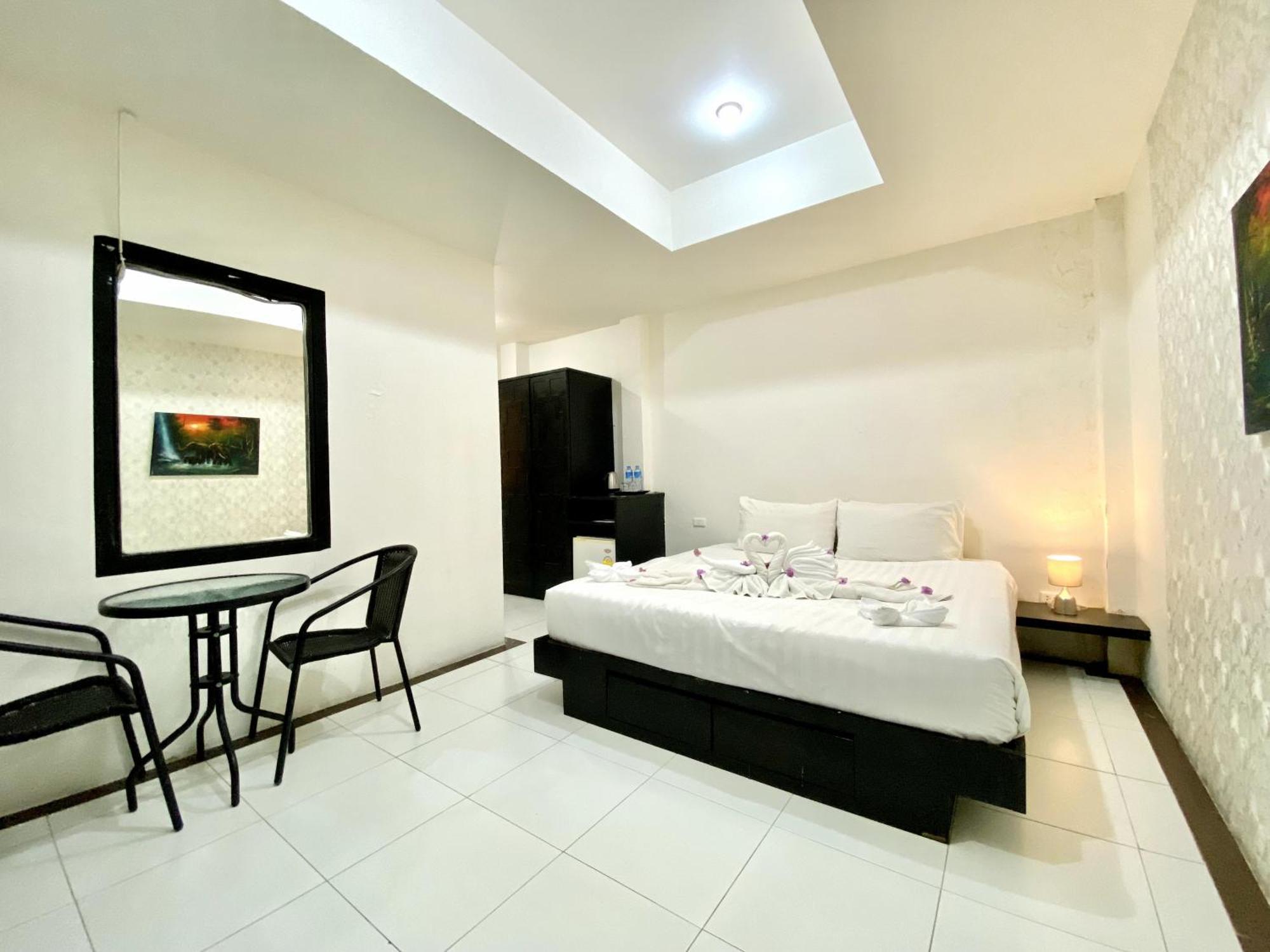 Beachwalk Patong Kültér fotó
