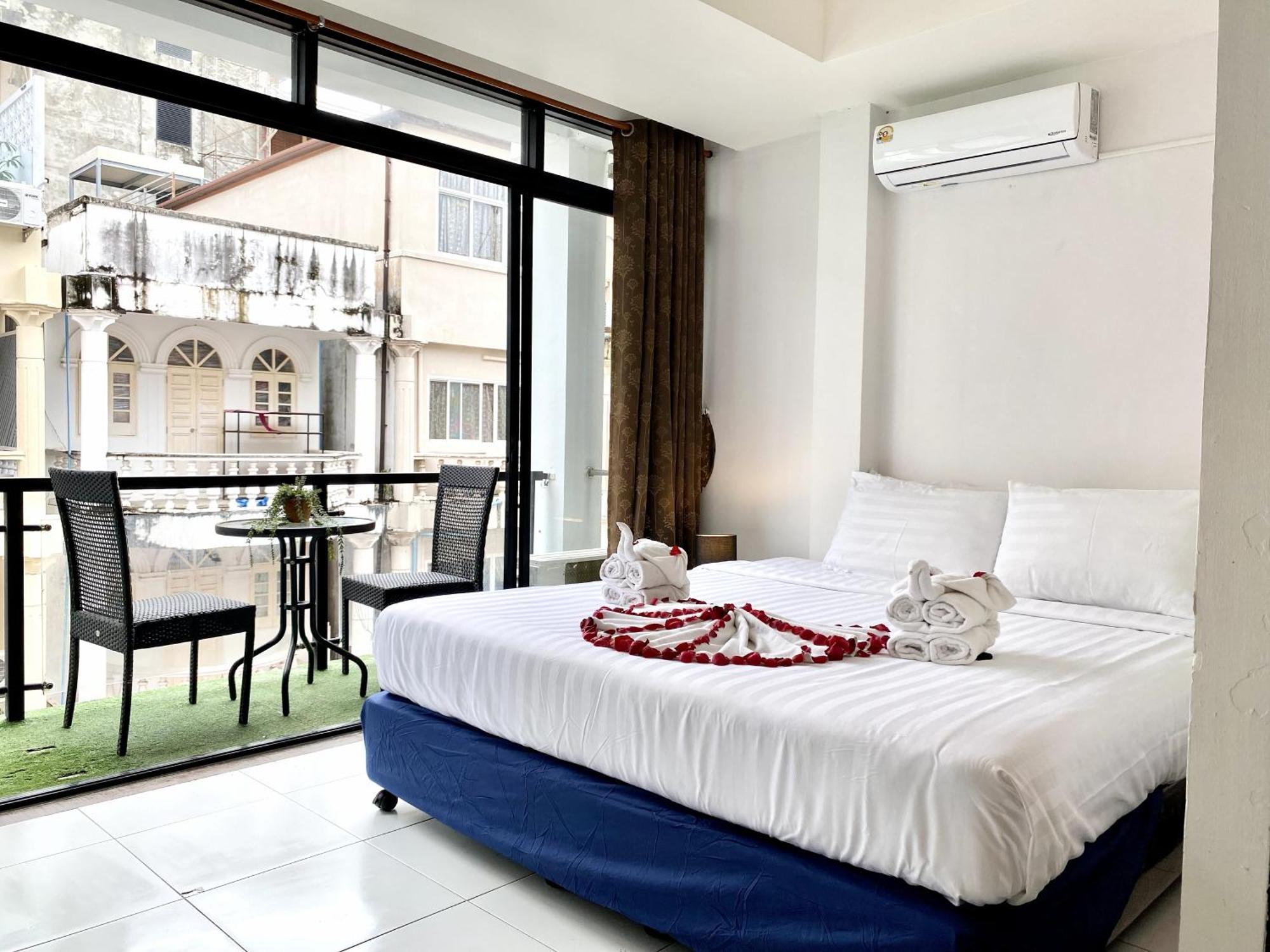 Beachwalk Patong Kültér fotó